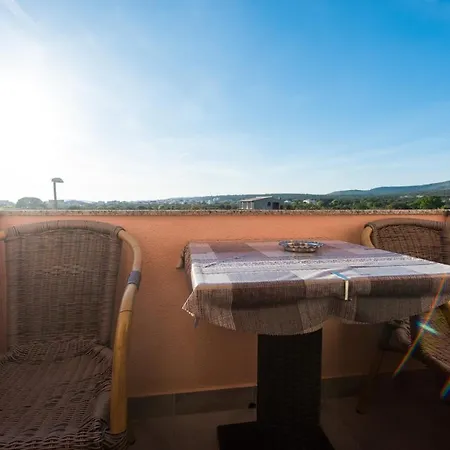 A1 Cozy Apt W Big Garden 2 Balconies & Grill Apartamento