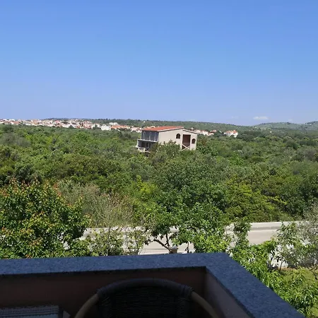 A1 Cozy Apt W Big Garden 2 Balconies & Grill *